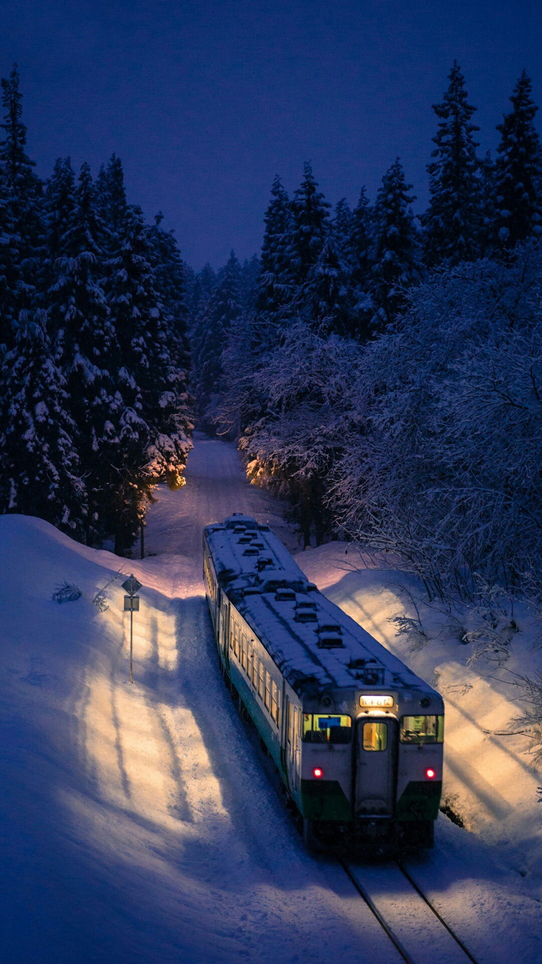 雪夜の電車 Iphone Wallpapers