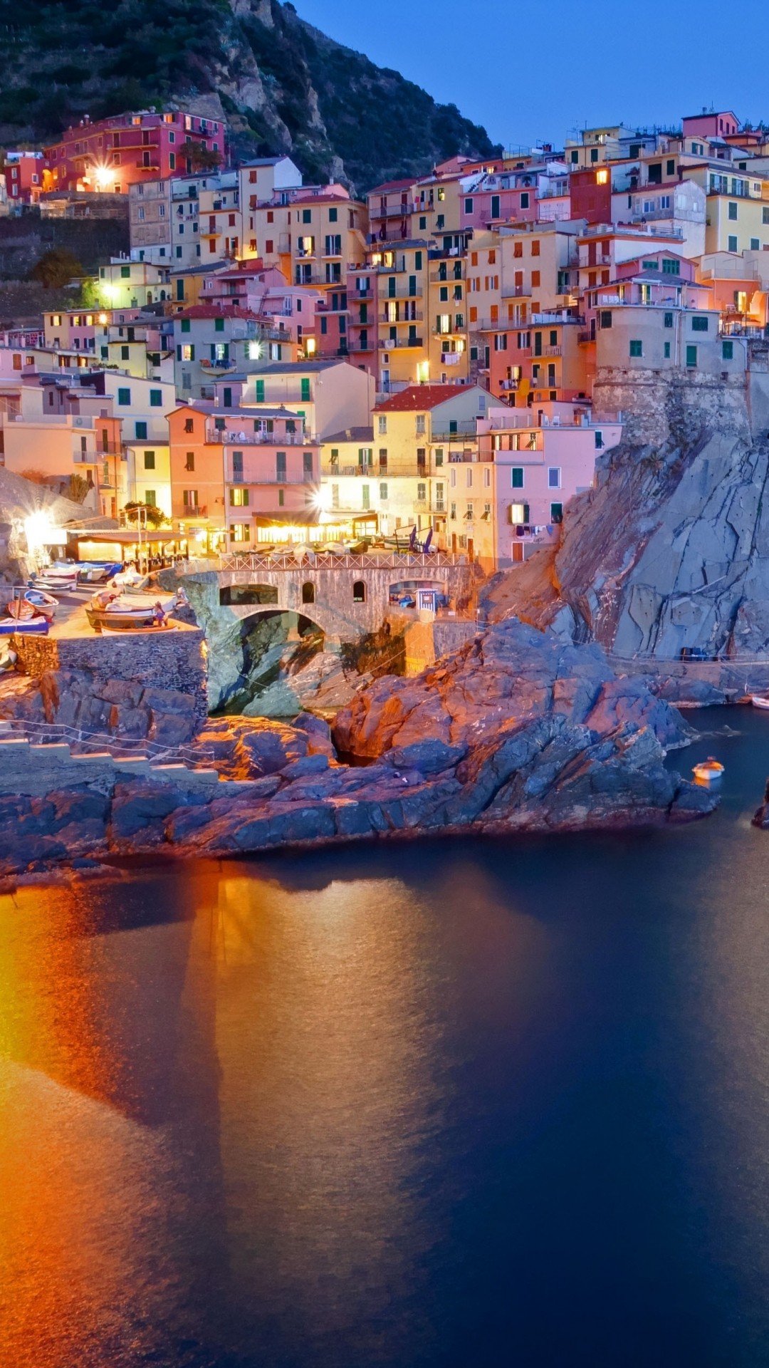 イタリア マナローラ 海岸沿いの夜景 Iphone Wallpapers