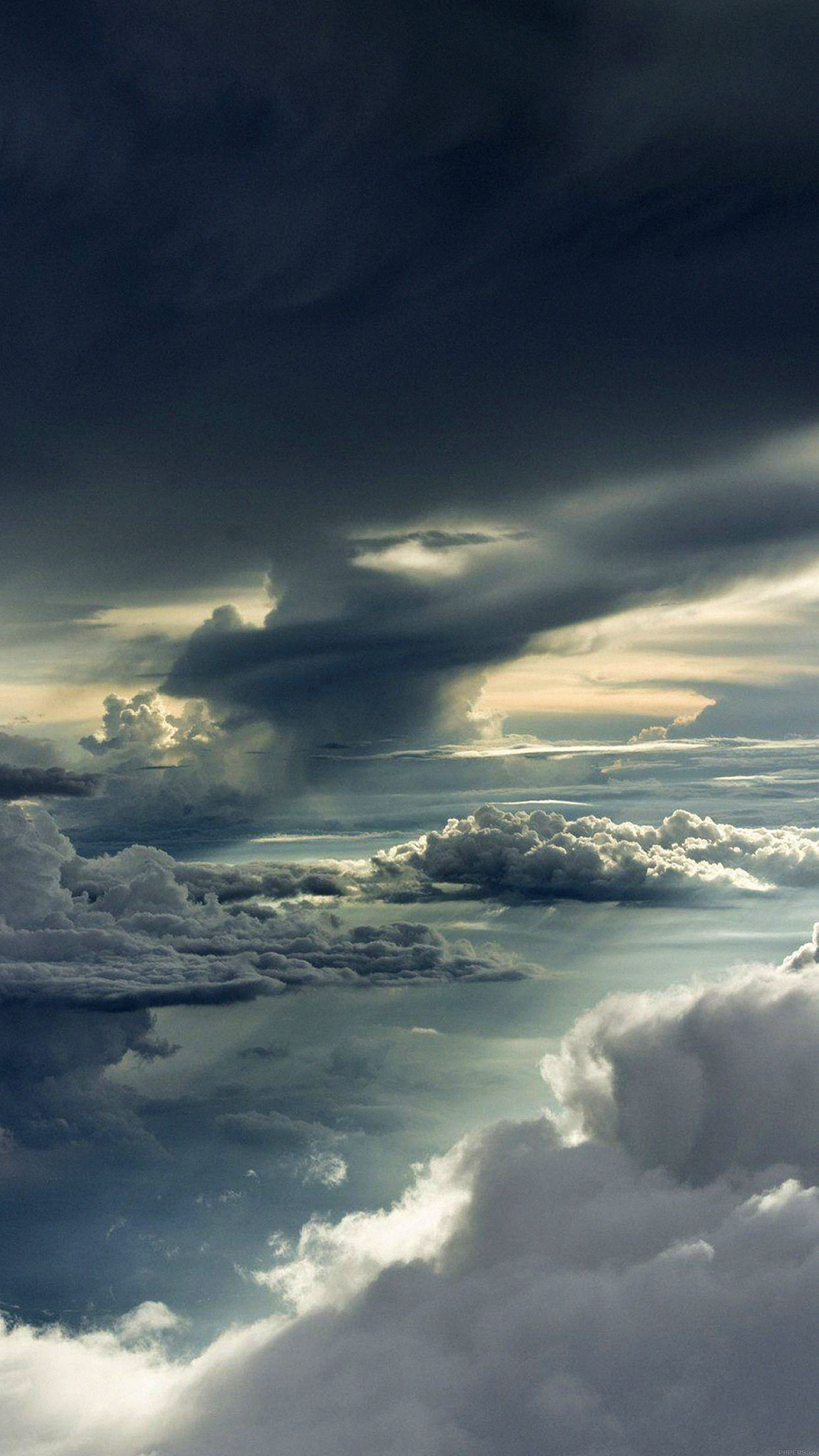 嵐の雲 Iphone Wallpapers