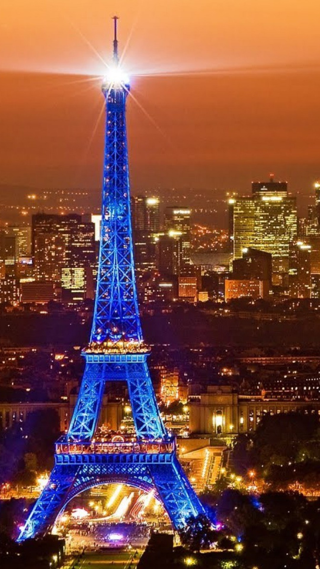 青く輝くエッフェル塔 パリの夜景 Iphone Wallpapers